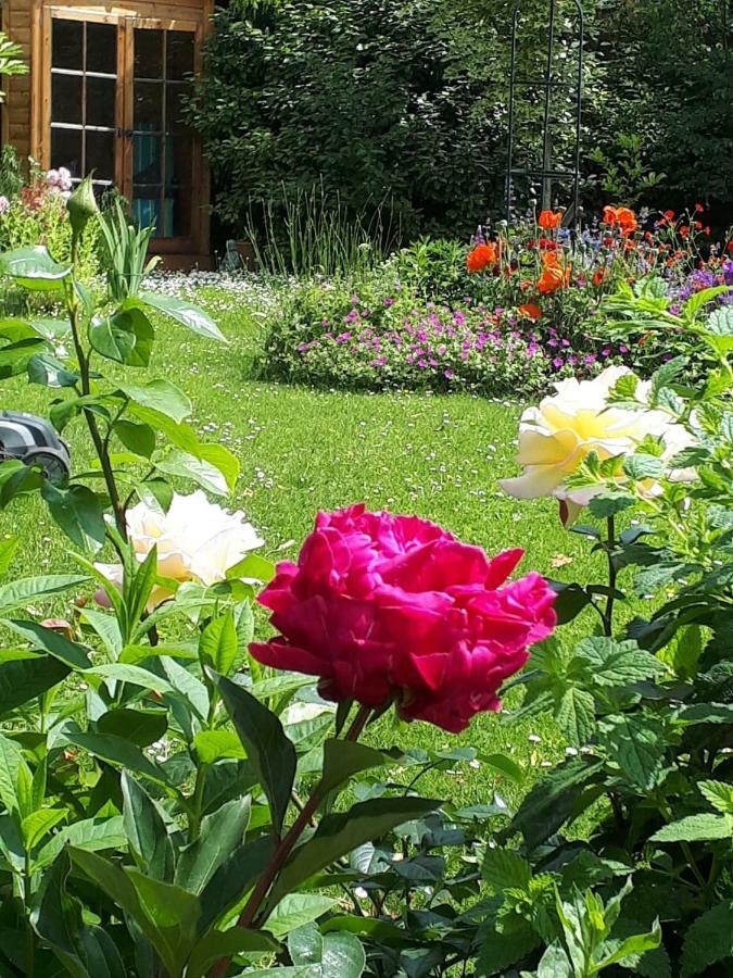 Santi Bhavana Bed & Breakfast Уэстбери Экстерьер фото