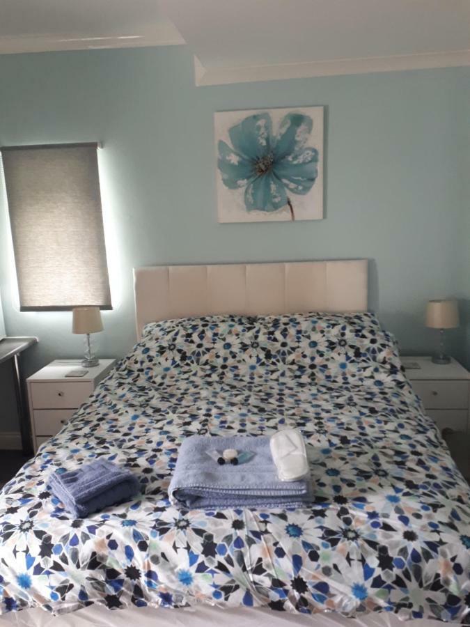 Santi Bhavana Bed & Breakfast Уэстбери Экстерьер фото