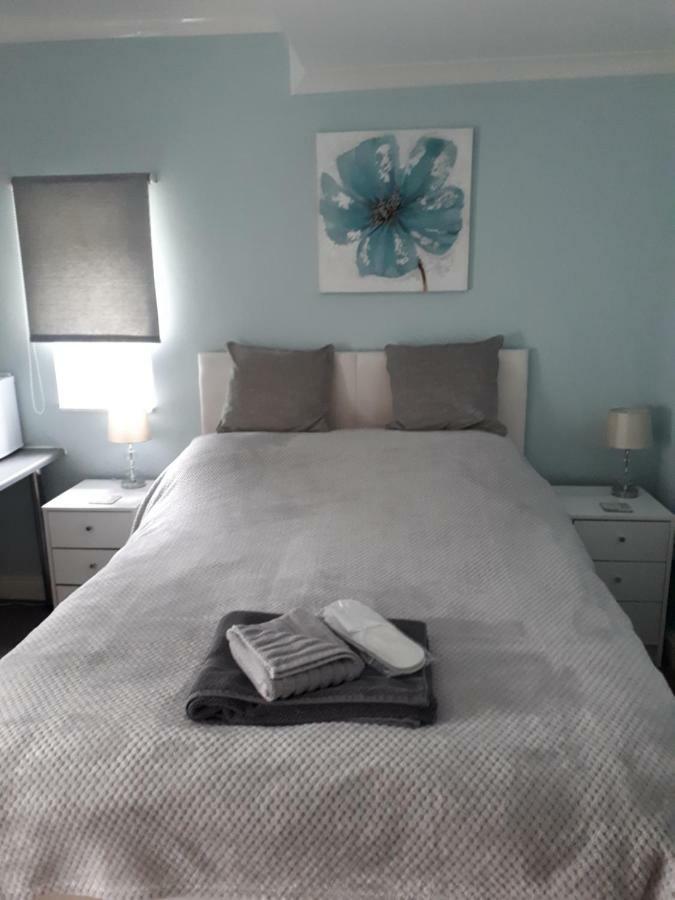 Santi Bhavana Bed & Breakfast Уэстбери Экстерьер фото